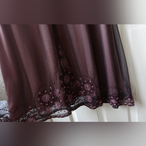 RW&CO. Y2k Sexy Lace Deep Plum V-Neck Midi Dress - Picture 6 of 13